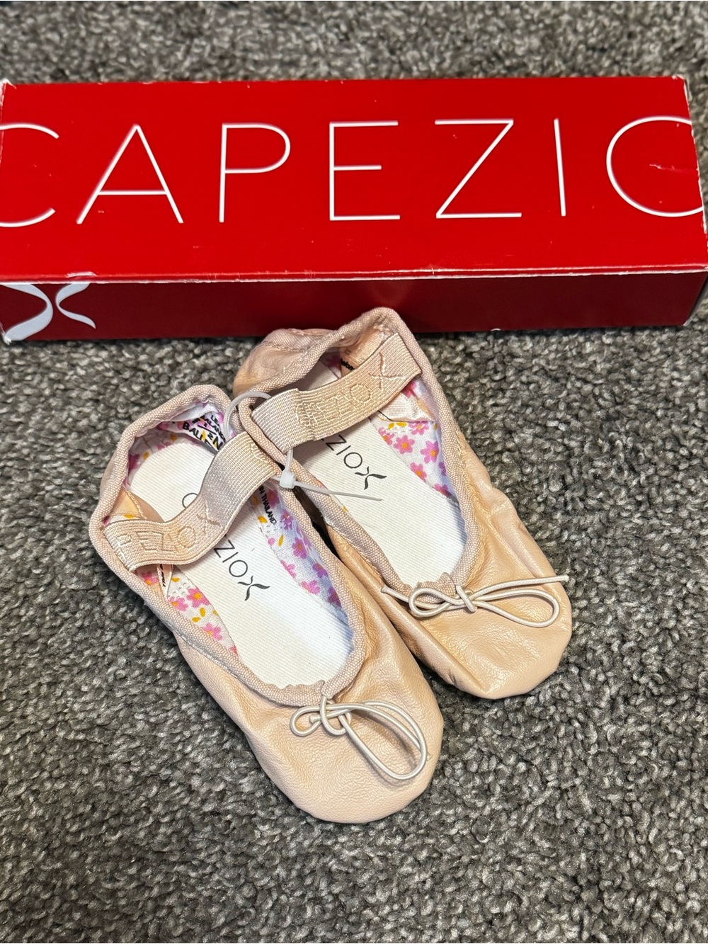 Capezio Daisy 205X Toddler Ballet Flats in Nude Pink size 7.5 NEW